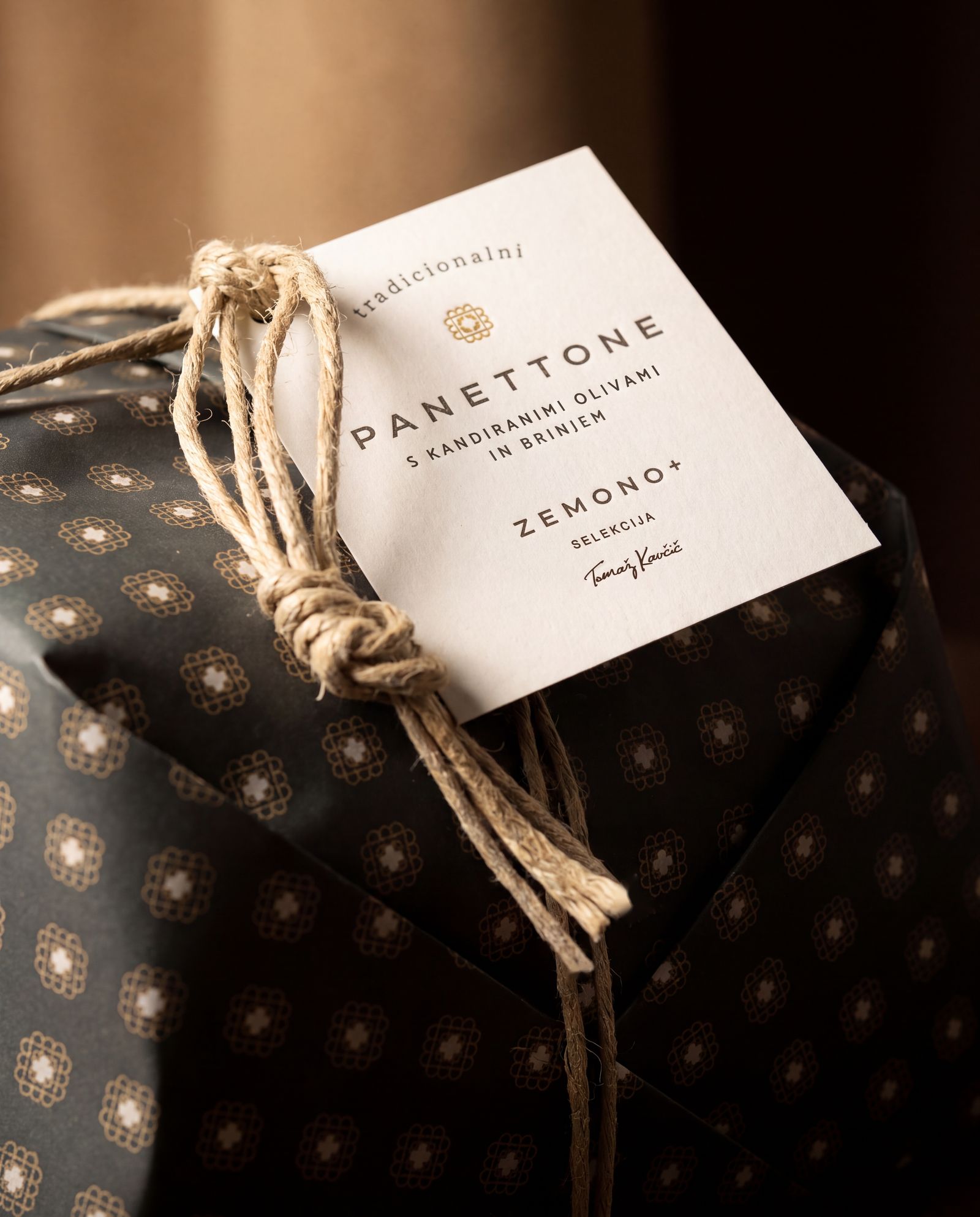 Panettone wrapped in patterned cloth with the Zemono+ Selekcija tag